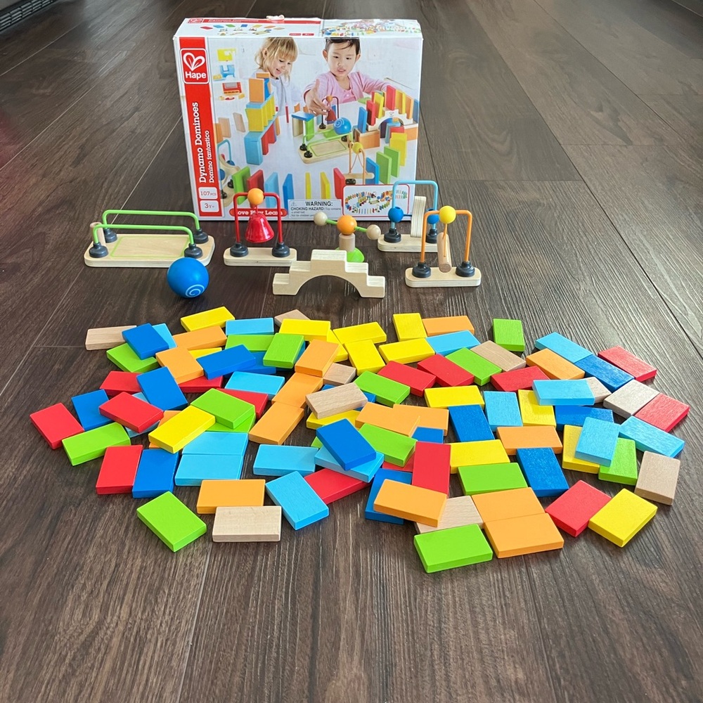 Hape Dynamo Domino Adventure Set - Picture 2 of 3